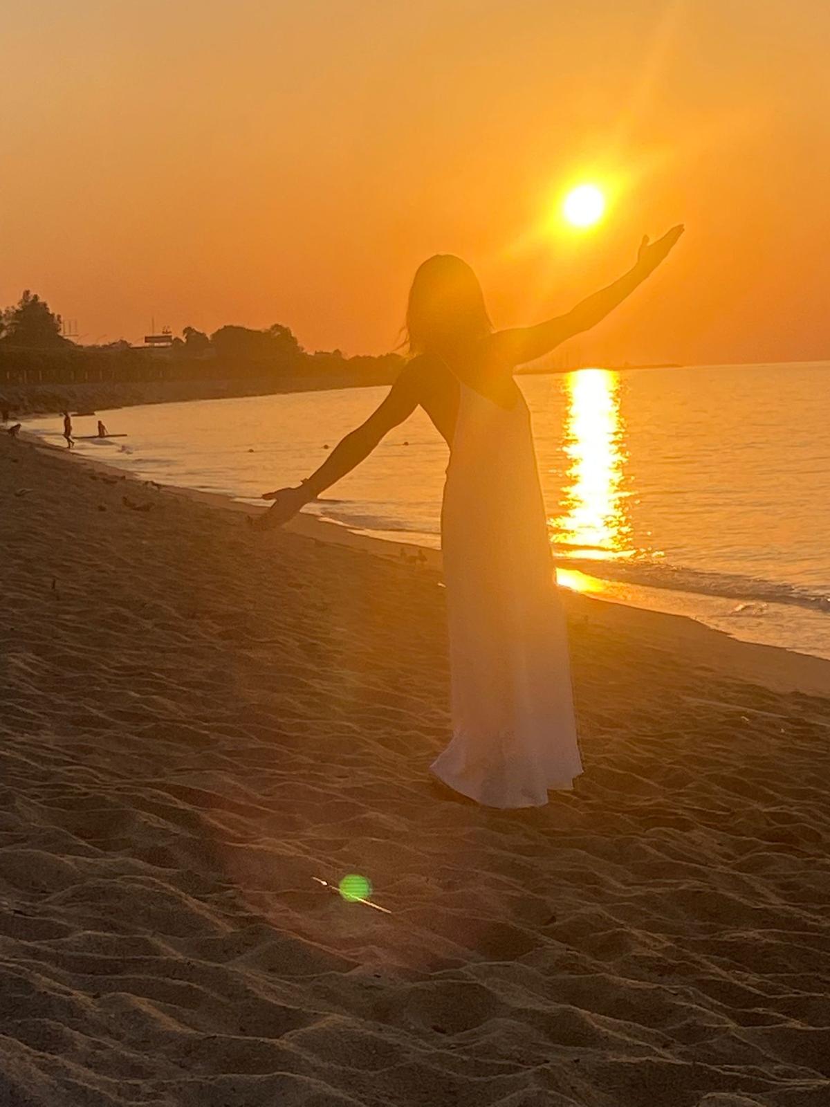 Eva en libertad al atardecer